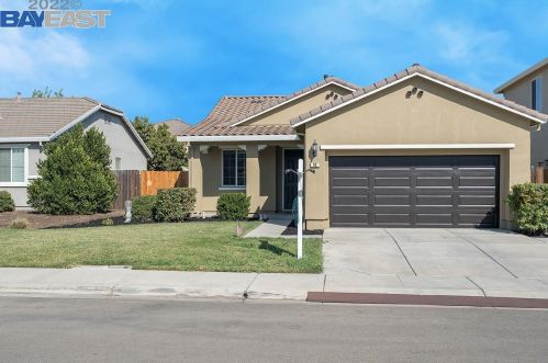 43 Sugarbush Ct, Oakley, CA 94561-2365