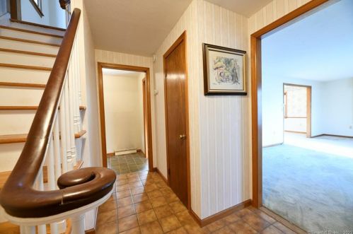 64 Grove Rd, North Haven, CT 06473-2420