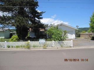 727 Yamhill St, Sheridan, OR 97378-1144