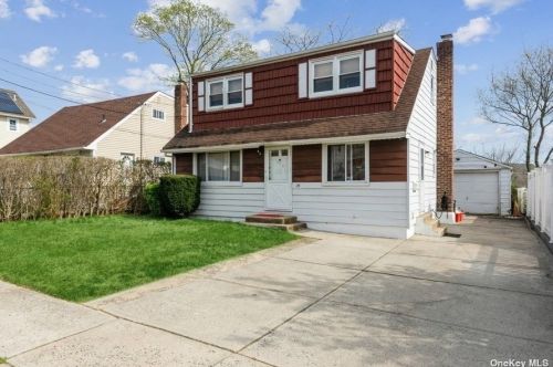 175 Arthur Ave, Floral Park, NY 11001-3503