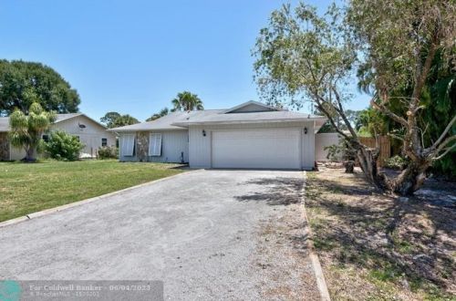 140 13th Ave, Vero Beach, FL 32962-2847