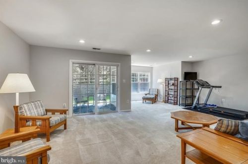 7328 Hampton Manor Pl, Springfield VA 22150-4921 exterior