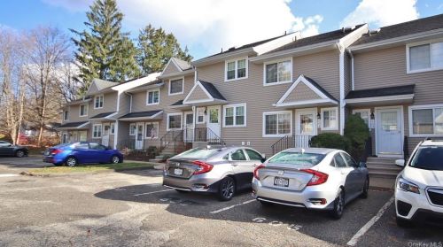 604 Covington Green Ln, Patterson, NY 12563-2417