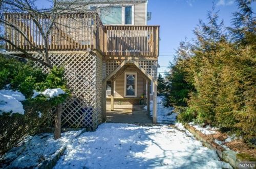 17 Bogert St, Closter NJ  07624-3018 exterior