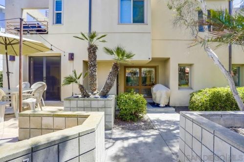 807 Devon Ct, San Diego, CA 92109-8010