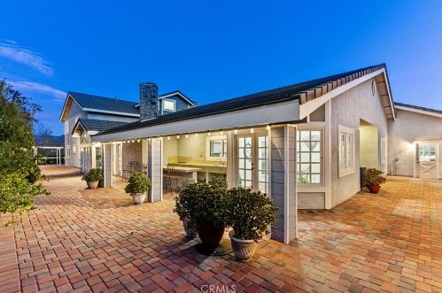 26945 Brooken Ave, Santa Clarita CA  91387-3904 exterior