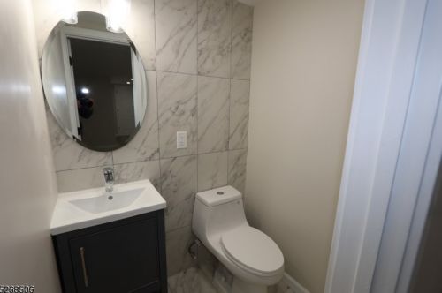 1045 Hunterdon St, Newark NJ  07112-2412 exterior