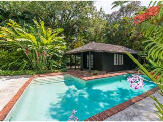 3900 Loquat Ave, Miami, FL 33133-5622