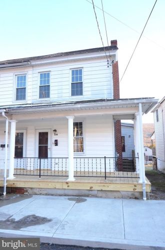 236 Broad St, Williamstown, PA 17098-1111