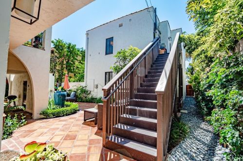 232 Euclid Ave, Long Beach CA  90815-2518 exterior