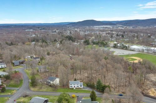 3 Geering Way, Fishkill NY  12524-1136 exterior