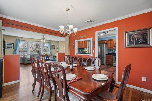 2 Mohawk Ln, Yorktown Hgts NY  10598-6328 exterior