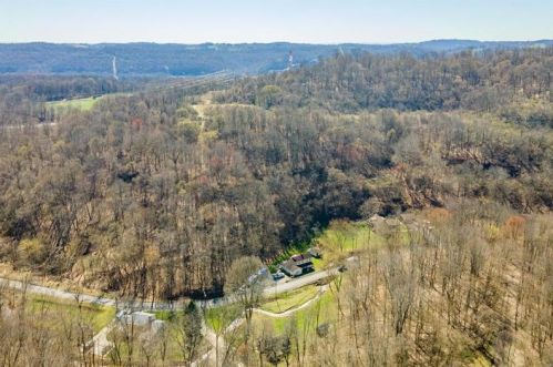 3053 Scheinbach Rd, Finleyville, PA 15332-1577