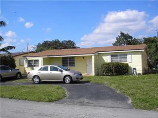 7829 Plantation Blvd, Hollywood FL  33023-2451 exterior