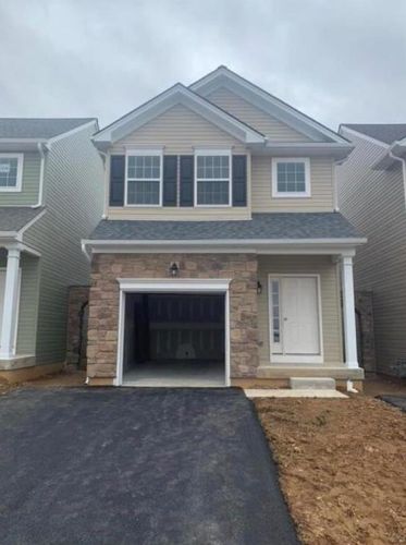 3215 Huntington Ln, Easton, PA 18040