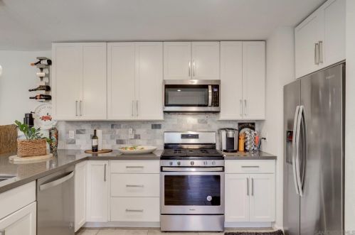 4073 Lake Blvd, Oceanside CA  92056-4604 exterior