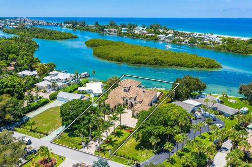 120 Circuit Rd, Nokomis, FL 34275-3006