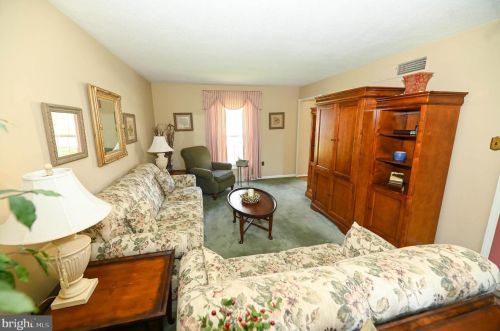 17 Briarwood Rd, Shrewsbury PA  17361-1801 exterior
