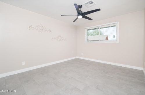 5621 Zoe Ella Way, Glendale AZ 85306-2823 exterior