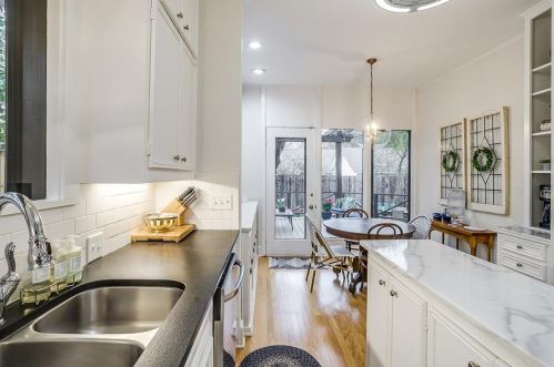 2131 Warner Rd, Fort Worth TX  76110-1747 exterior