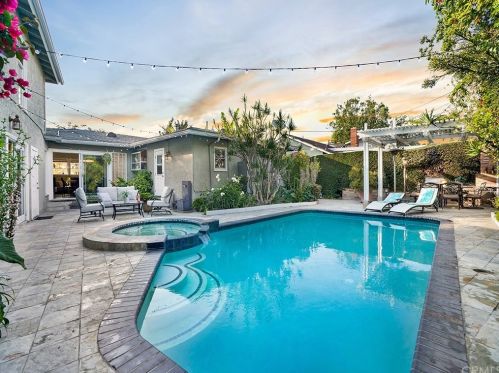 6520 Rosebay St, Long Beach CA  90808-4057 exterior