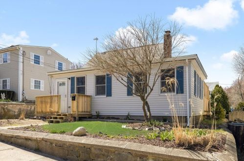 17 Pierce St, Coventry, RI 02816-7837