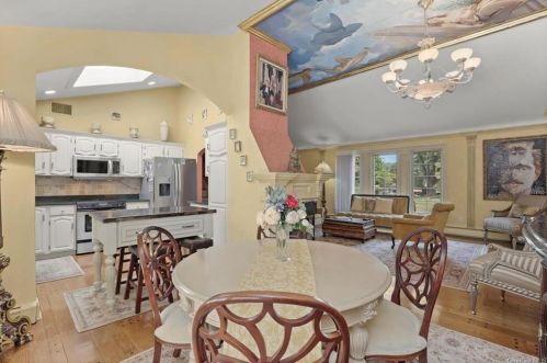 471 Bonnie Ct, Yorktown Hgts NY  10598-2001 exterior