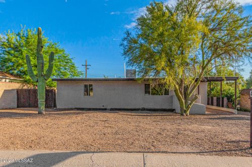 4121 Mars St, Tucson, AZ 85741-1646