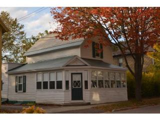 99 Rose St, Burlington, VT 05401-4257