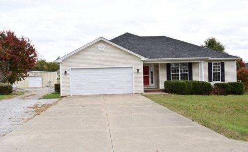 5740 Cumbee Rd, Hopkinsville, KY 42240-9602
