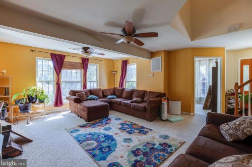 435 Butternut Dr, Fredericksburg, VA 22408-1562
