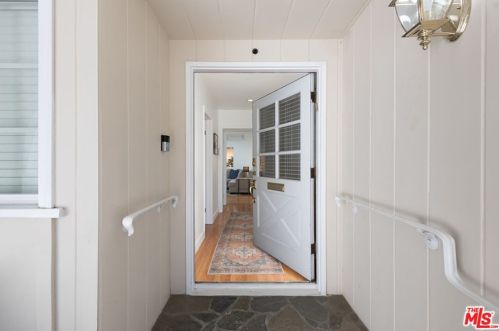 4866 Haskell Ave, Van Nuys CA  91436-1627 exterior