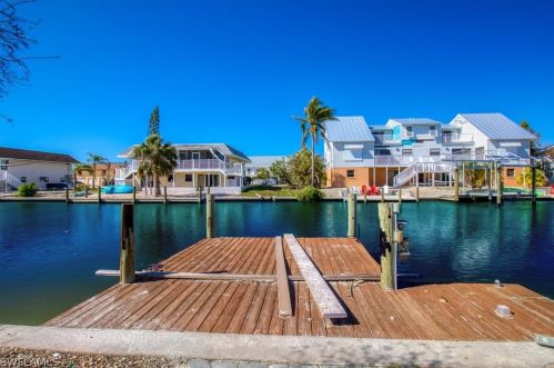 267 Flamingo St, Fort Myers Beach FL  33931-4311 exterior