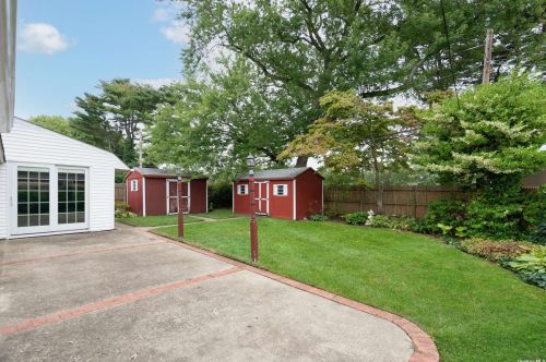 67 Lion Ln, Westbury NY  11590-6330 exterior