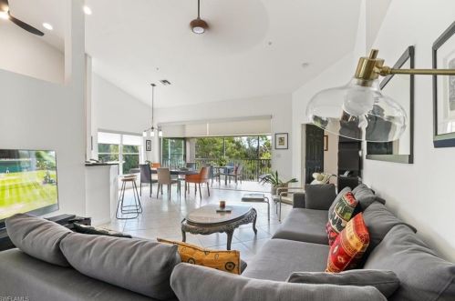 5135 Cedar Springs Dr, Naples FL  34110-2328 exterior