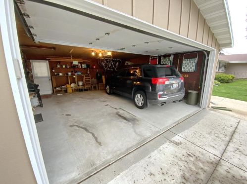 1863 Gary Ln, Green Bay, WI 54303-2644