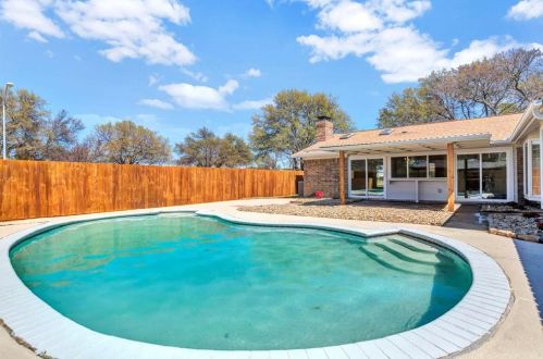 702 Carleton Dr, Richardson TX  75081-5906 exterior