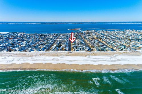 15 Kerr Ave, Lavallette NJ  08735-2138 exterior