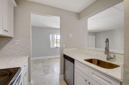 609 Meadows Cir, Boynton Beach FL  33436-8925 exterior