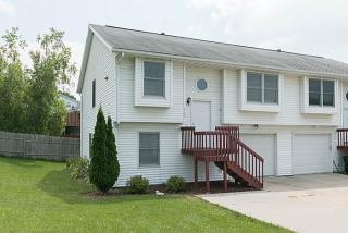 2150 10th St, Iowa City, IA 52241-1326
