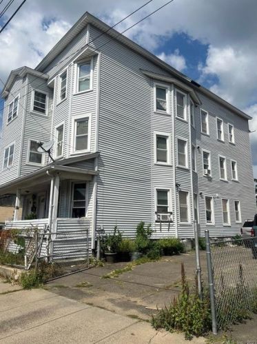 306 Coleman St, Bridgeport, CT 06604-3013