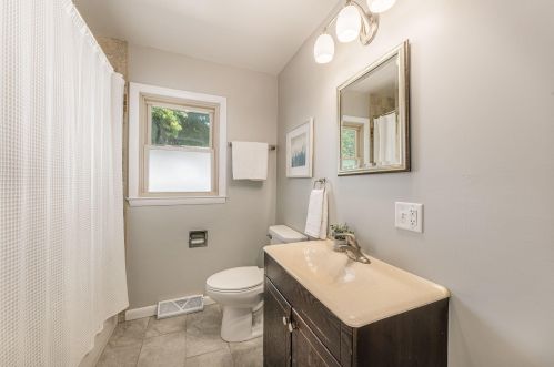 6270 102, Milwaukee WI 53214-2525 exterior