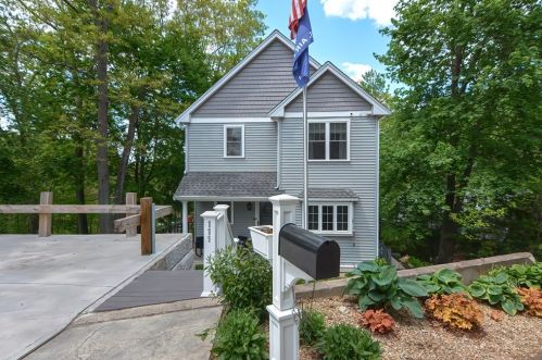 111 Walnut Rd, Wrentham, MA 02093-1027