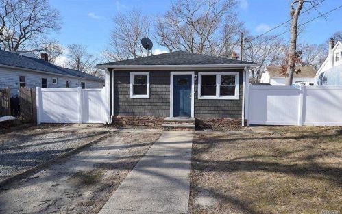 16 Flower Ave, Holtsville, NY 11742-1724