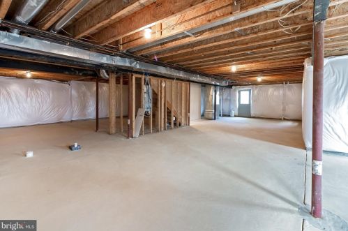 7337 Hooes Rd, Springfield VA 22152-3704 exterior