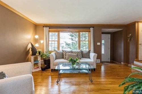 23 Oak Ln, Verona, NJ 07044-2233