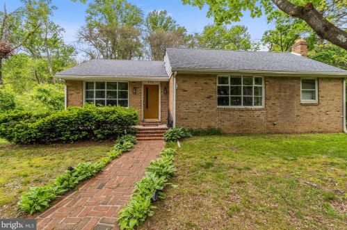 839 Mail Ave, West Deptford, NJ 08096-6514