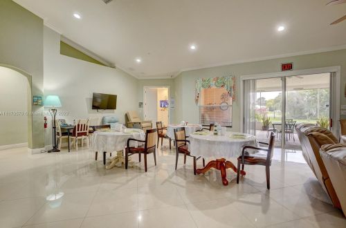 160 Saratoga Ave, Fort Pierce FL  34953-5974 exterior