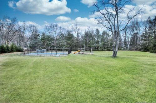 853 Valley Rd, New Canaan, CT 06840-2814