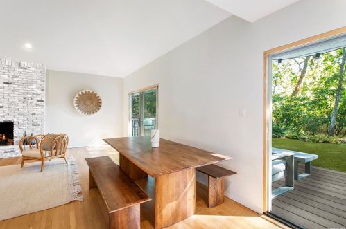 5 Skyes Neck Ct, East Quogue NY  11942-4436 exterior